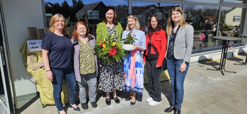 Team der Bibliothek bei der Eröffnungfeier: v.l.n.r.: Petra Riedl, Klaudia Kindslehner, Hannelore Kofler, Marita Fiedler, Maria Nöbauer, Melanie Emer